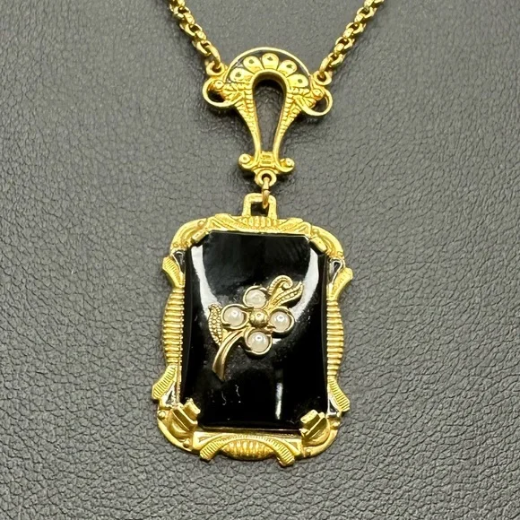 Elegant Vintage Victorian-Style Necklace with Faux Pearls - Picture 10 of 14